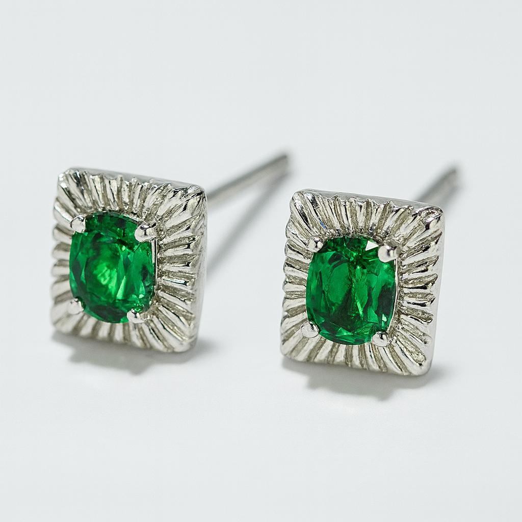 Aretes de Zirconia verde